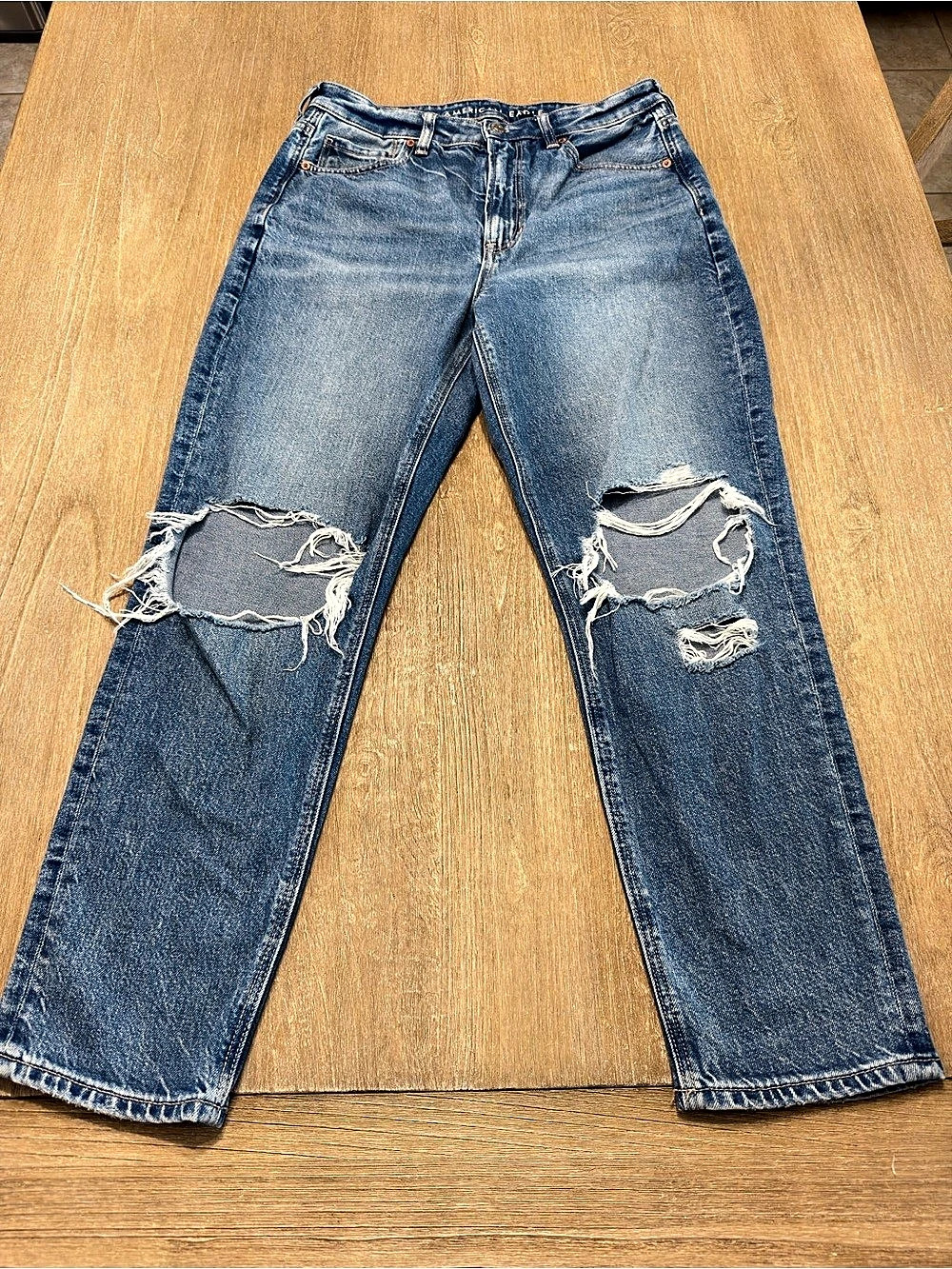 American Eagle Strigid High Rise Ripped Mom Jeans 8 Short